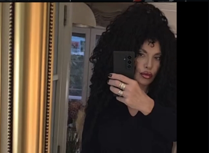 Лидија Вукиќевиќ во ултра кратко здолниште:  Актерката ги водушеви следбениците