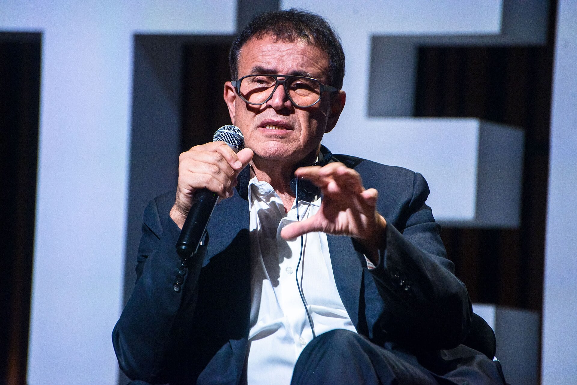 ЈА ПРЕДВИДЕ КРИЗАТА ВО 2008: Економистот Нуриел Рубини прогнозира – Трамп ќе ја ескалира војната, ќе има „стагфлација од 1970-те“