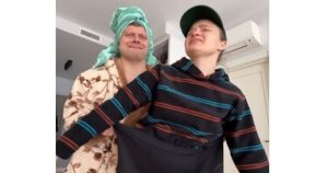 Вака, ама баш сите словенски мајки ги облекуваат своите деца! Скечот ќе ви ги разбуди траумите од детството