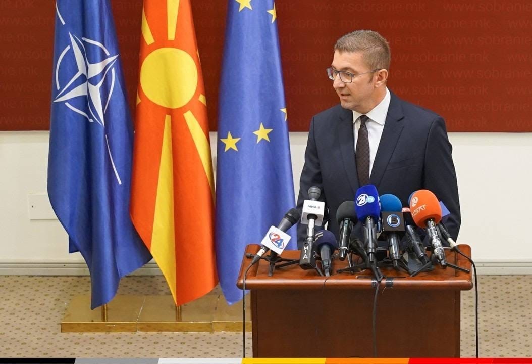 Мицкоски: Се трудам да го научам албанскиот јазик