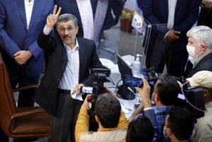 Иранска опозициска телевизија: Ахмадинеџад е жив, неповреден, префрлен е на безбедно место