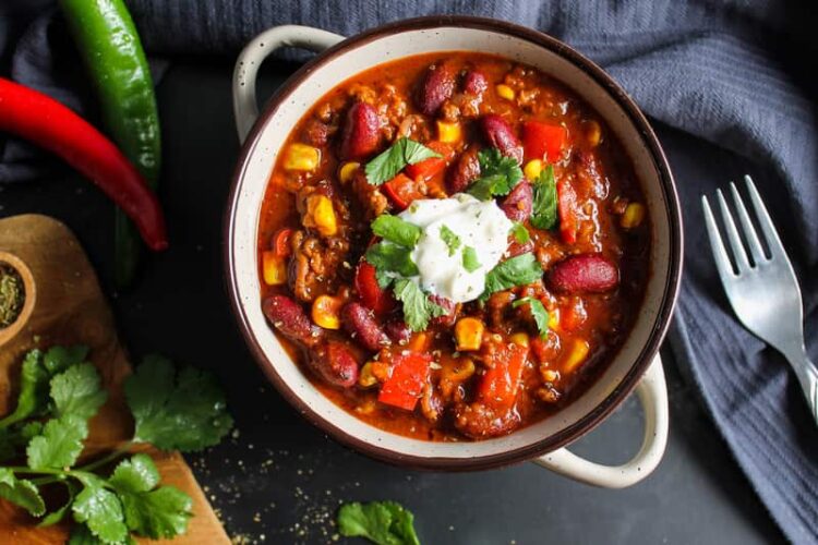 РЕЦЕПТ НА ДЕНОТ: Чили на кое нема да можете да му одолеете