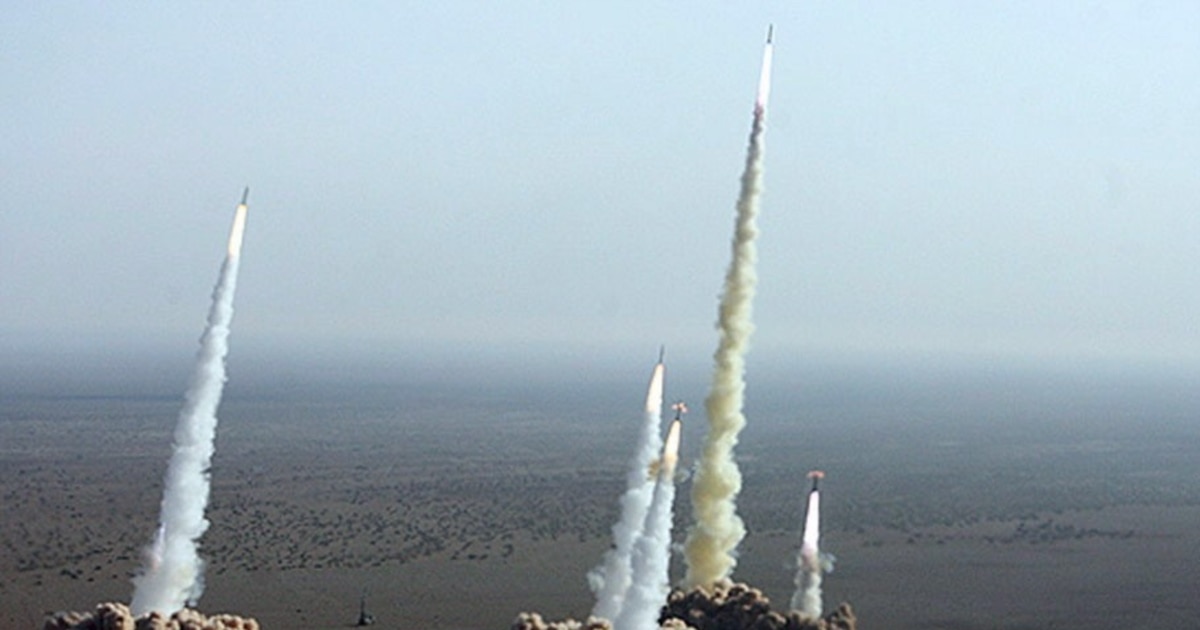 Иранска ракета со касетна боева глава го погоди централен Израел