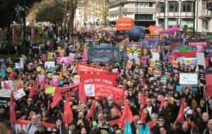 Половина милион луѓе протестираа против екстремната десница во Лондон, тврдат организаторите