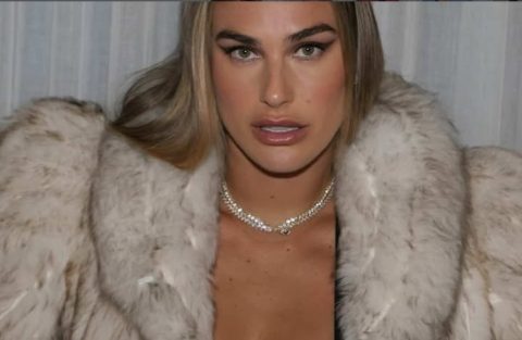 Најдобрата тенисерка на светската ВТА-листа сите ги „излуде“ со појавата на модната писта: Од Арина Сабаленка нема посекси тениска женка (ВИДЕО)