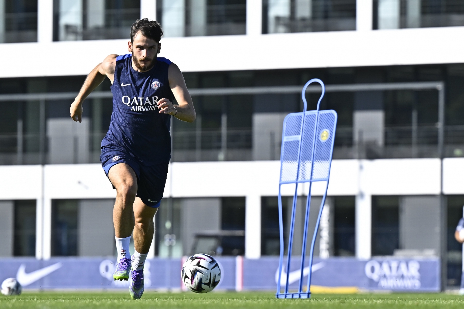 ПСЖ е најпривилегиран во Франција, а Кварацкелија уште се „сили“