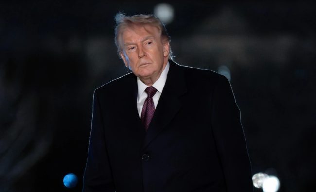 НЕ ПОБАРАВ ПОМОШ ОД ДРУГИ ДРЖАВИ ОКОЛУ ОРМУСКИОТ ТЕСНЕЦ ЗАШТО НИ ТРЕБА, ТУКУ ЗА ДА ВИДАМ КАКО ЌЕ РЕАГИРААТ, РЕЧЕ ТРАМП