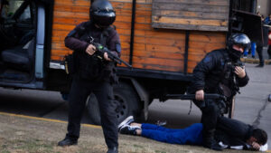 (ВИДЕО) Пукање во училиште во Аргентина – убиен е 13 годишник, осум ученици се ранети