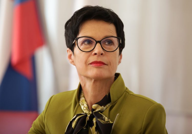 Марта Кос на вонредно сослушување во Европскиот Парламент за наводни врски и соработка со УДБА!