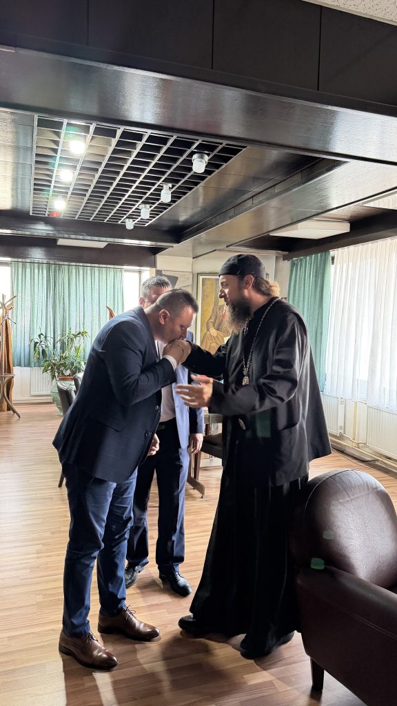 Струмичкиот викар Јаков ги сослушал предизвиците со кои с есоочуваат вработените во Комнулаец и во Национални шуми