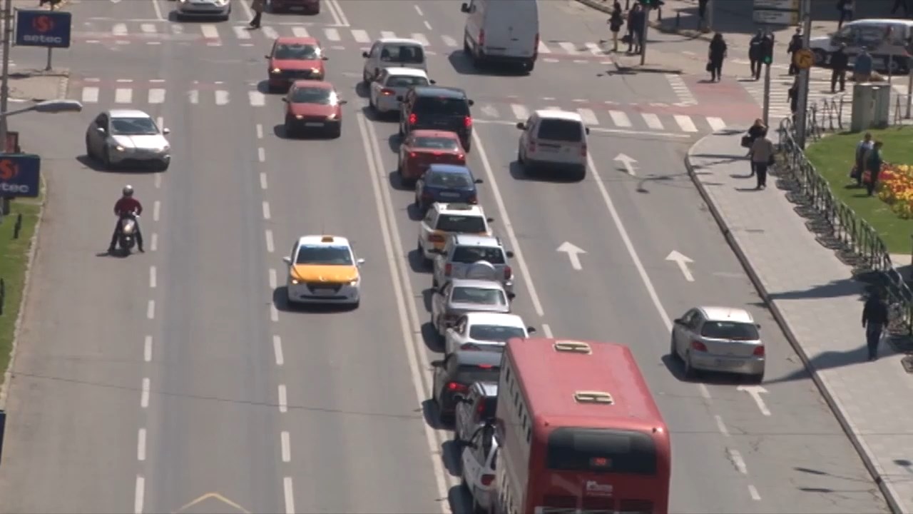 Царина: Пуштен во промет луксузен мерцедес со фалсификувани документи, кривична против девет лица, меѓу нив и цариници