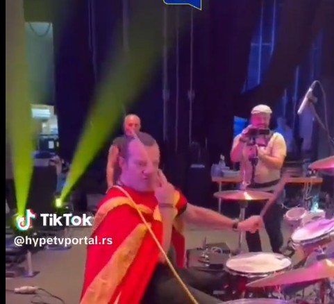 Aца Лукас приведен на аеродром во Шведска, не му е дозволен влез