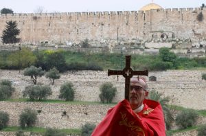 Кардиналот кому му беше забранет влез во црквата на Светиот Гроб – Исус денеска повторни плаче над Ерусалим