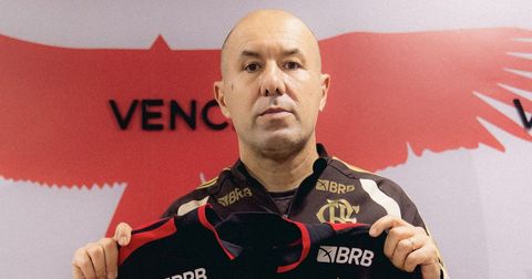 Човек кој водеше тим во полуфиналето на ЛШ го наследи Луис во Фламенго