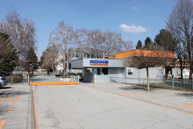 ПРИХОДИТЕ РАСТАТ, ПРОФИТОТ СЕ ЛИЗГА: Билансот на Адинг за 2025 година