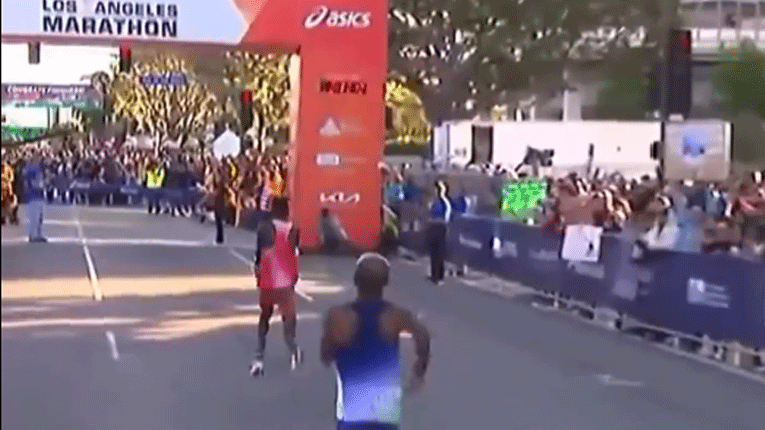 Полуда завршница немало во историјата на маратоните (Видео)