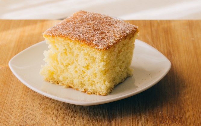 Рецепт за грчки посен колач од 4 состојки без масло: Се прави за миг, а не се опишува колку е сочен!