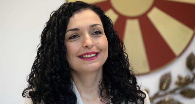 КОСОВСКАТА ПРЕТСЕДАТЕЛКА ОСМАНИ ГО РАСПУШТИ ПАРЛАМЕНТОТ И РАСПИША ВОНРЕДНИ ИЗБОРИ