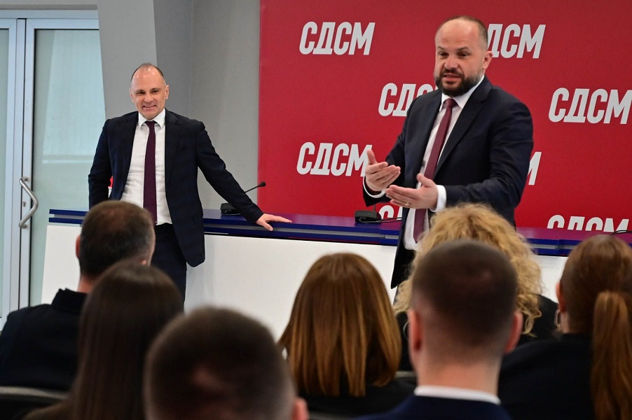 Дончиќ: Она што ви го прават Грците и Бугарите на европскиот пат е европска срамота