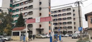 Несреќа во Тетово: 10-годишно дете падна од тераса, телото на момчето е однесено на обдукција