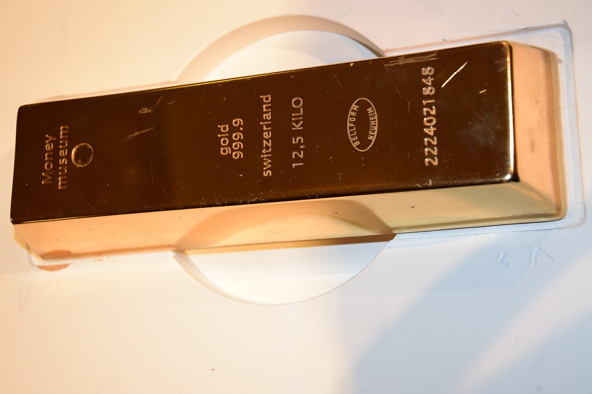 НАФТАТА РАСТЕ, ЗЛАТОТО ПАЃА по новите закани на Трамп кон Иран