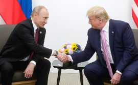 Трамп и Путин разговараа за војните во Иран и Украина, САД размислуваат и за ублажување на санкциите за руската нафта