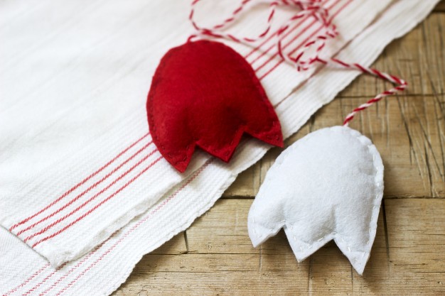 Црвено-бела амајлија: Зошто на 1 март носиме мартинки?