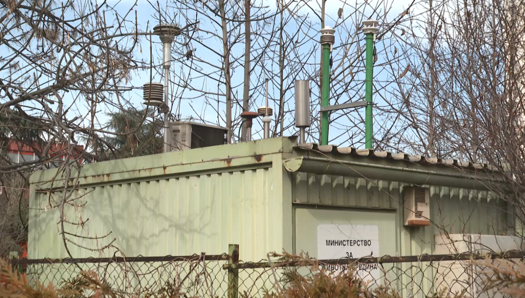 (ВИДЕО) Направивме семафор за 20 владини ветувања за чист воздух – зелено свети само за три