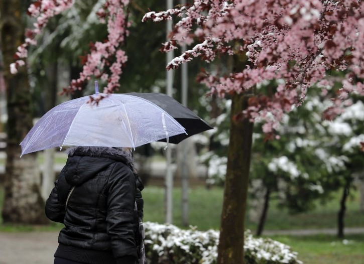 Времето денеска: Облачно со повремени врнежи од дожд