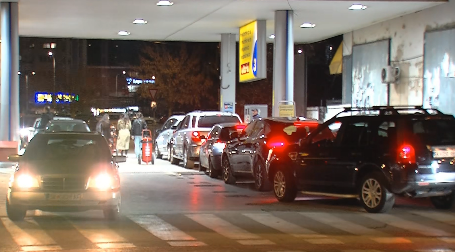 Опозицијата бара поевтино гориво