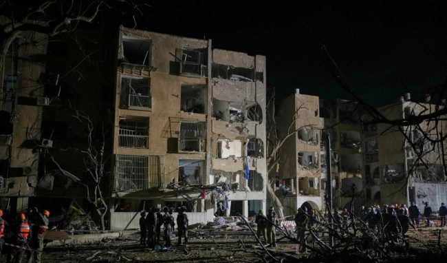 ИЗРАЕЛ ВЕЛИ ДЕКА И БЕРЛИН И ПАРИЗ СЕ ВО ОПАСНОСТ ОТКАКО ИРАН ПРВПАТ ИСПУКА ПРОЕКТИЛИ СО ДОЛГ ДОСТРЕЛ