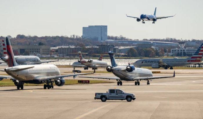 Трамп нареди итна исплата на 50.000 вработени во обезбедувањето на американските аеродроми