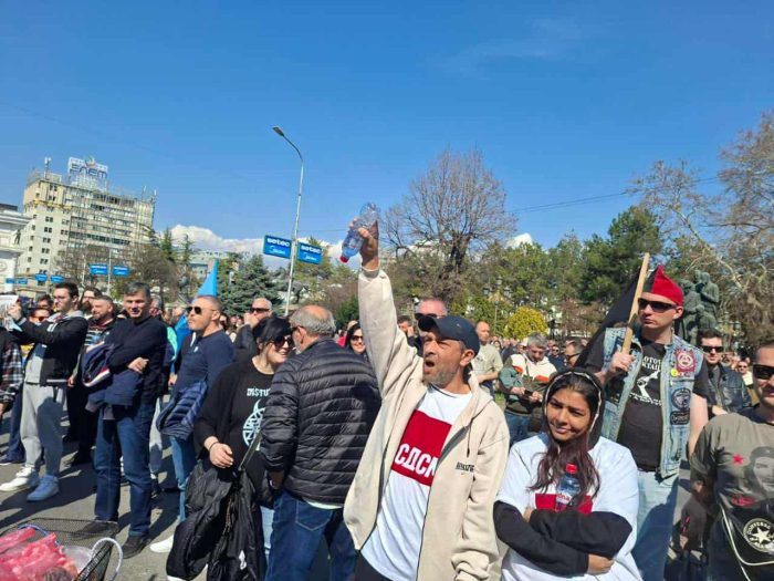 СИНДИКАЛЕН ДЕБАКЛ: Граѓаните сфатија дека ССМ не протестира за спас на работниците, туку за спас на СДС, вели Петрушевски