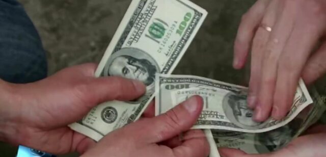 Лажен инспектор измамил жена за 2000 евра и 1000 долари