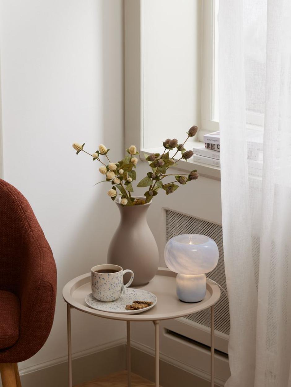 Ретро, ​​но сепак модерна! Оваа стаклена столна ламба од JYSK сега е на супер попуст