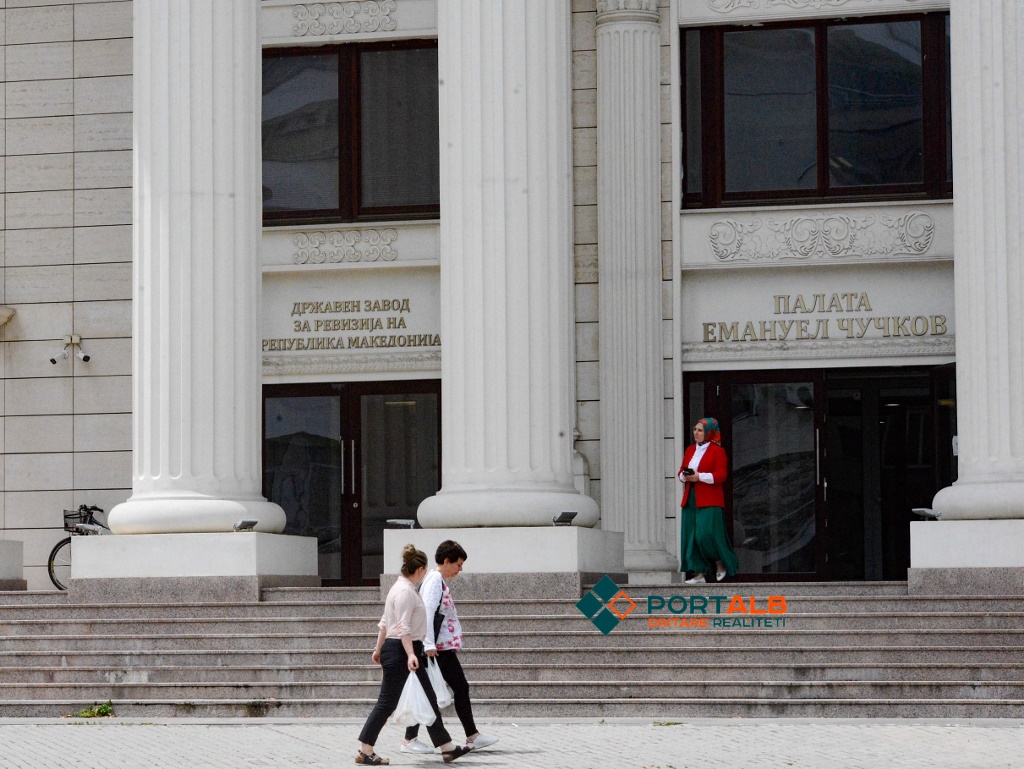 Јавни претпријатија: Од најголеми работодавачи и загубари до ЈП без вработени но со директори