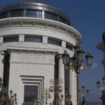 Страшна трагедија: Мајка со дете скокна од зграда во Карпош