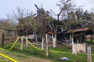 Пожар во дрвена куќа кај Самобор – двајца загинати
