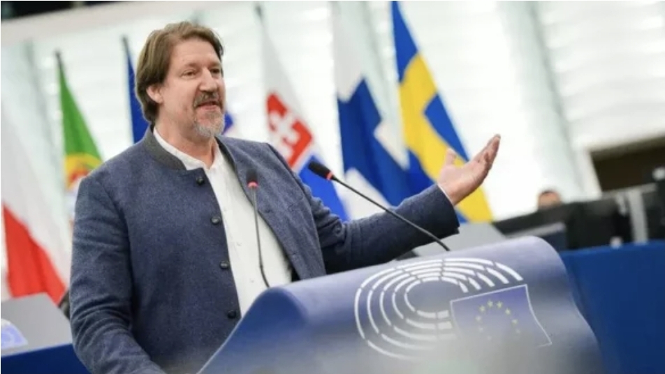 Вајц: С. Македонија не може да ги предоговори уставните измени