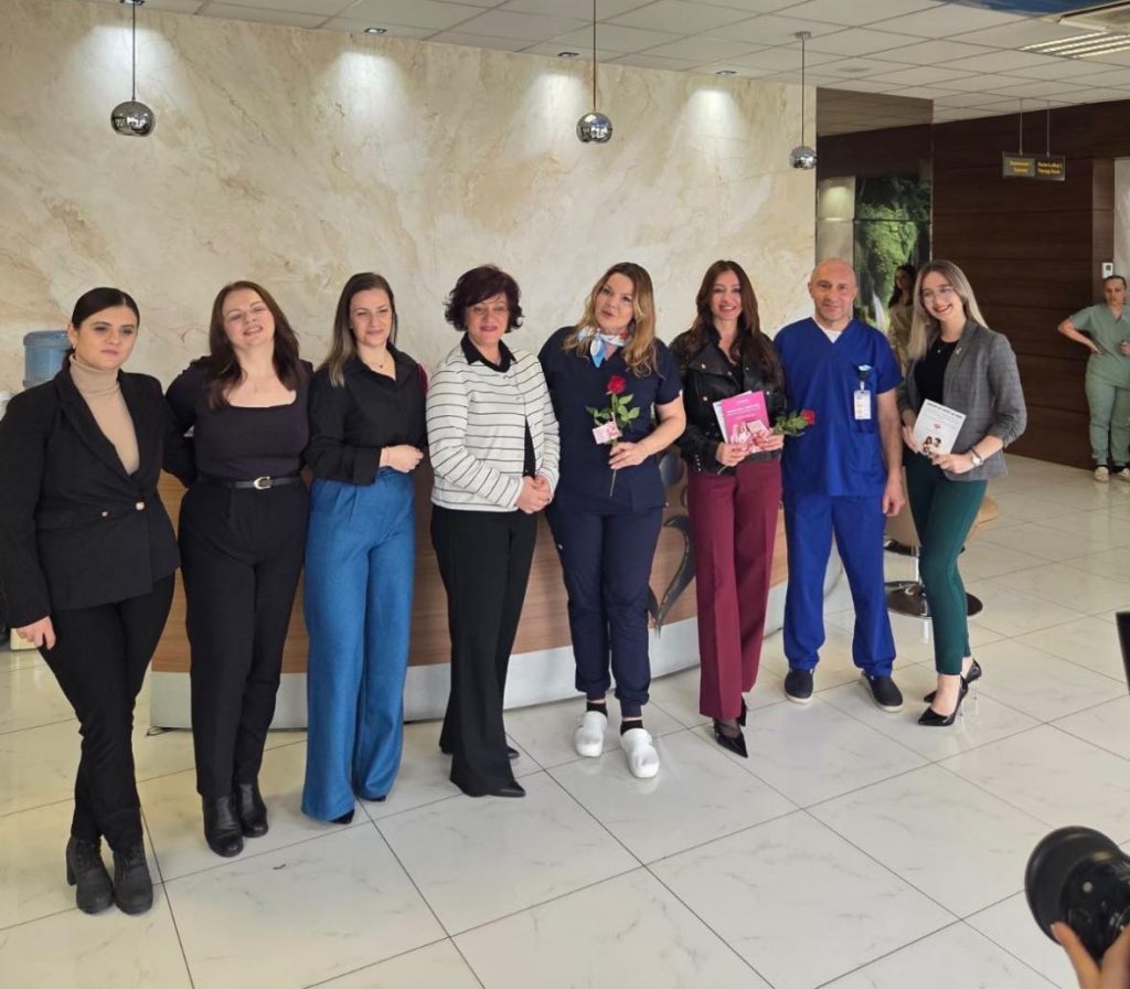 „Не сте сами“ – градоначалничката Стаменкоска-Трајкоска со ружи и поддршка за жените кои се борат да станат мајки