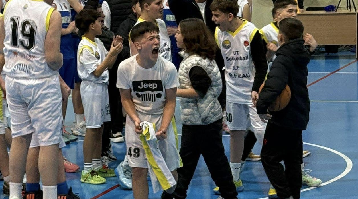 Македонија има нов супер-талент: Кошаркар од Тетово постигна 60 поени на еден меч (ВИДЕО)