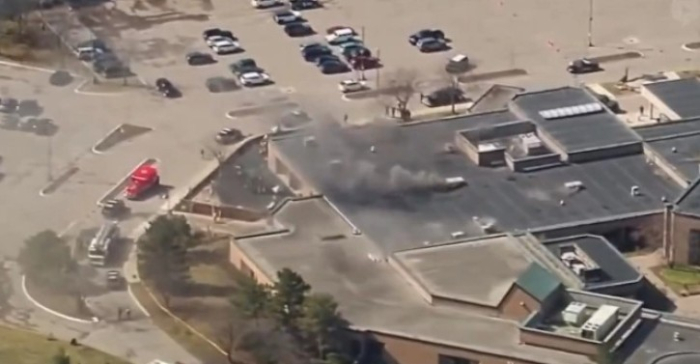 Вооружен маж е убиен откако со возило влетал во синагога во Вест Блумфилд, во околината на Детроит