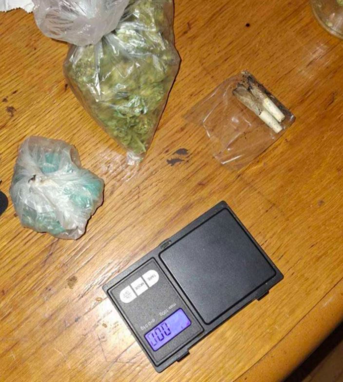 При претрес во скопско пронајдена дрога, лишено од слобода едно лице