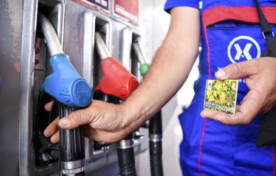 САД привремено ги укинаа санкциите за дел од руската нафта, цените сепак растат