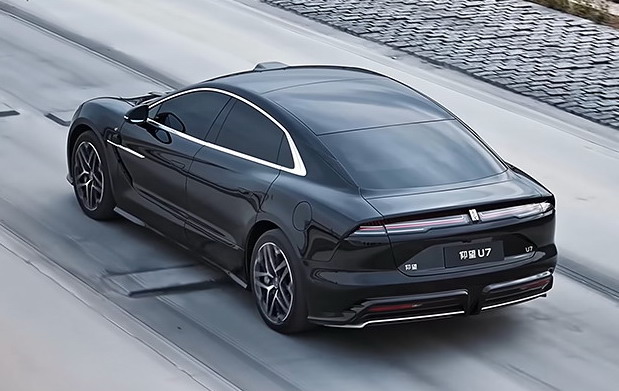 BYD ја поминува границата од 1.000 км – доаѓа електричен модел со четири мотори