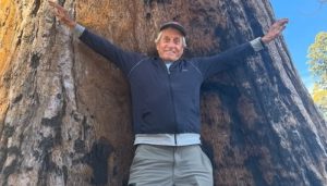 (ФОТО) Мајкл Даглас го открил првиот симптом на рак на грло што го почувствувал, а е многу чест