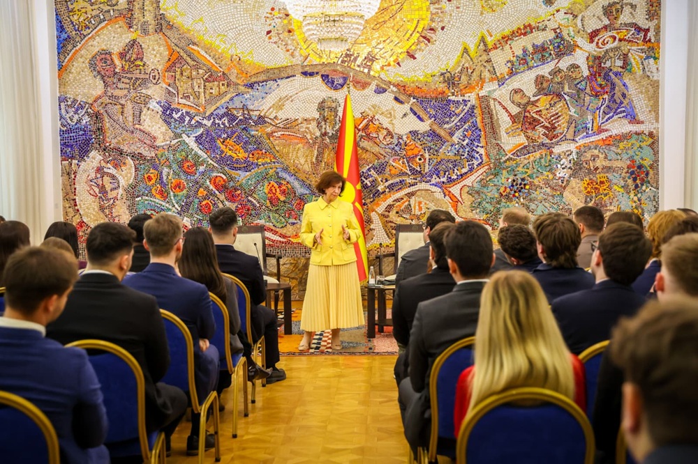 Сиљановска-Давкова: Барањата на соседите со кои се соочуваме не се во духот на конститутивните акти на ЕУ