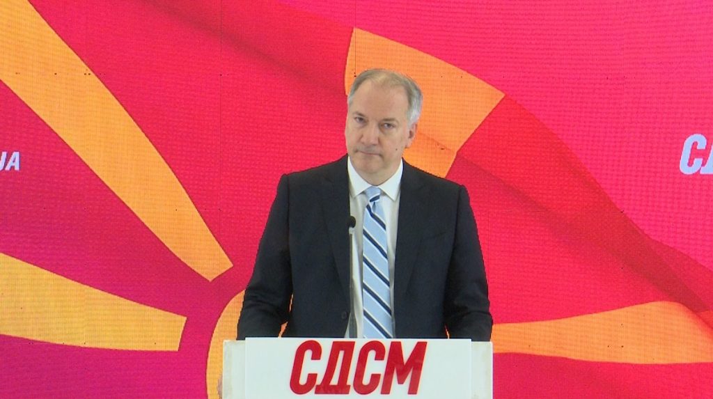 Мицкоски преку Орбан ја оддалечува Македонија од ЕУ и ја турка во скутот на Путин, вели Жерновски