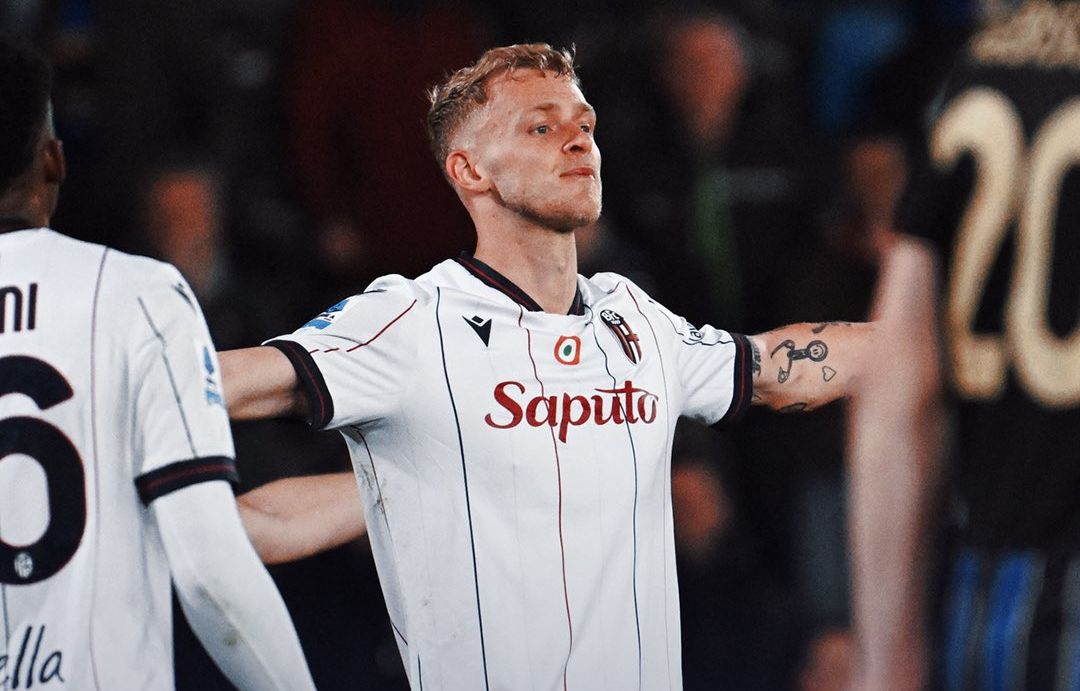 Страшен гол на Одгард за победа на Болоња во 90. минута – соиграчите се фатија за глава! (ВИДЕО)