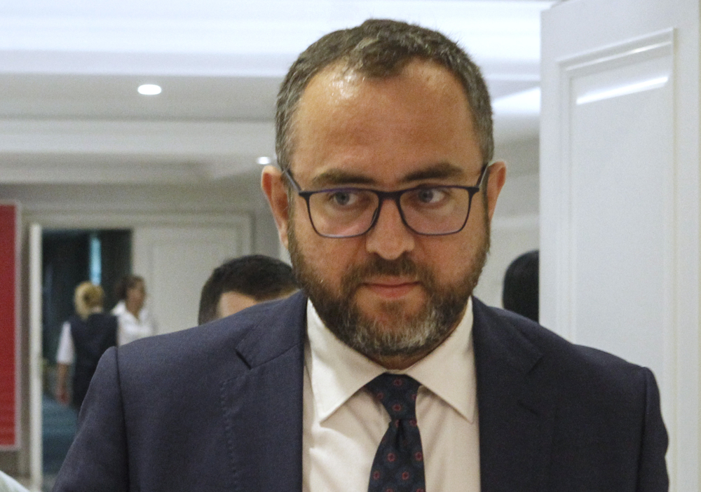 (Видео) Тошковски дава значење на темата насилство – организира тркалезна маса